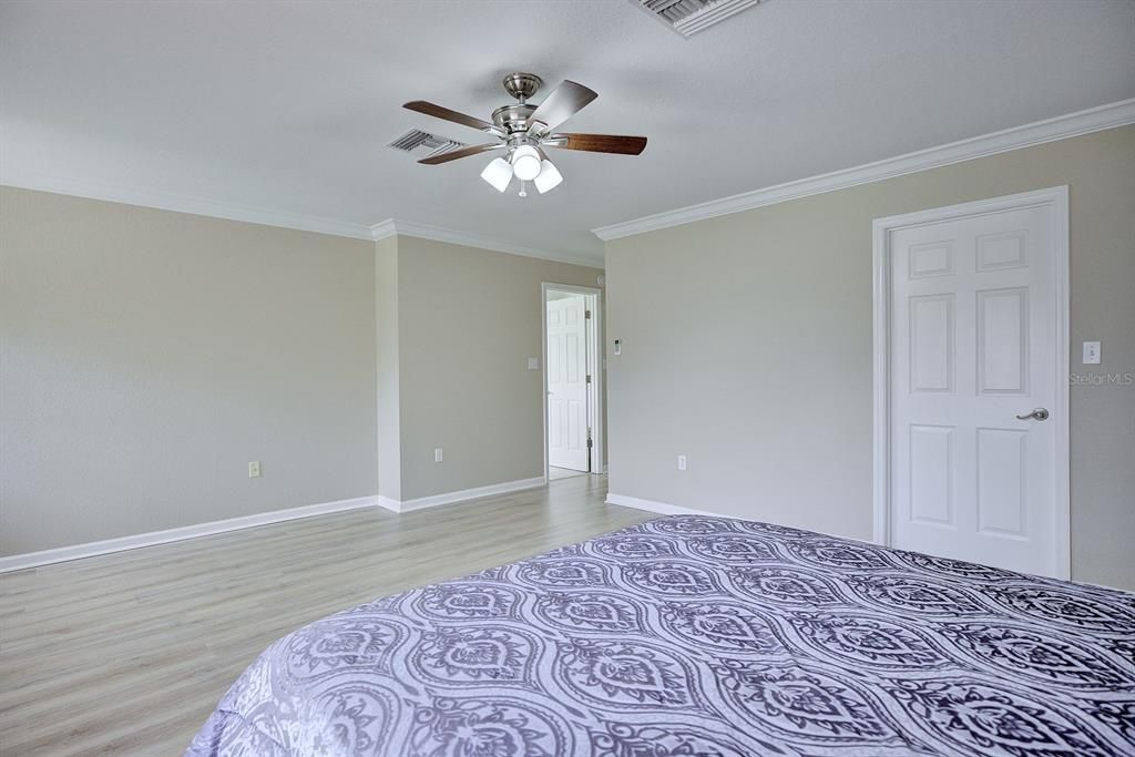 For Sale: $279,000 (3 beds, 2 baths, 1924 Square Feet)