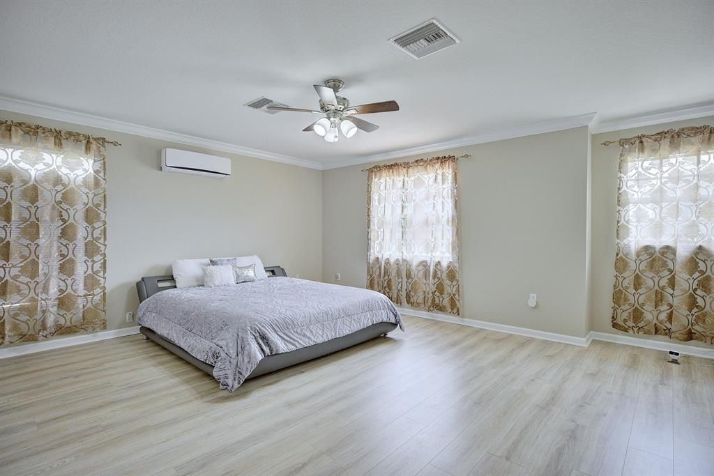 For Sale: $279,000 (3 beds, 2 baths, 1924 Square Feet)