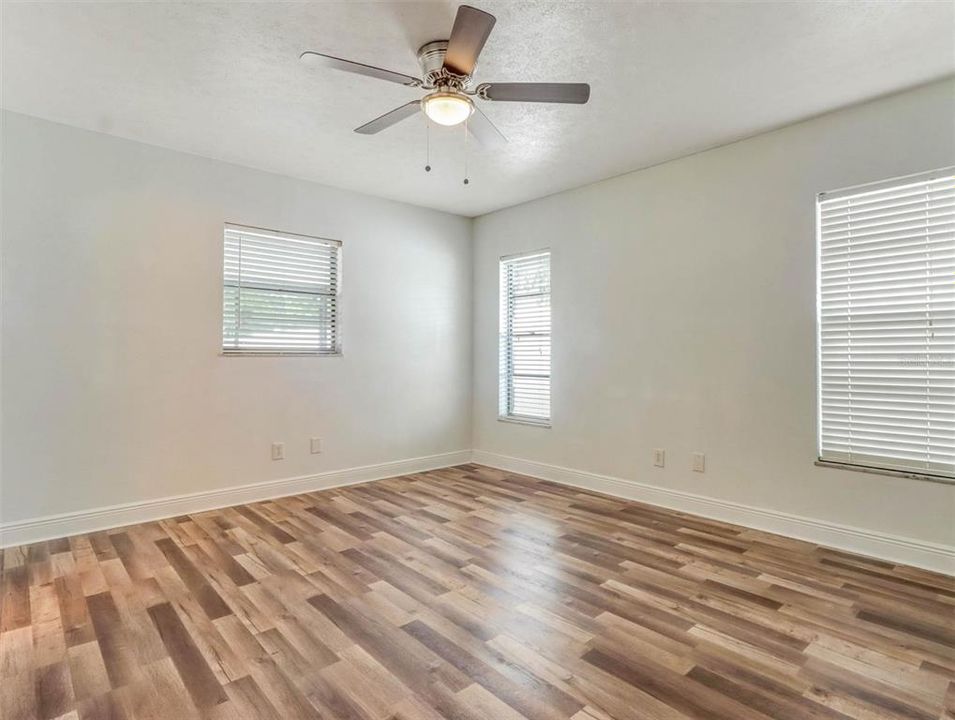 For Sale: $475,000 (3 beds, 2 baths, 1691 Square Feet)