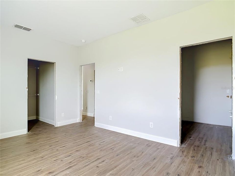 На продажу: $236,900 (4 спален, 2 ванн, 1636 Квадратных фут)