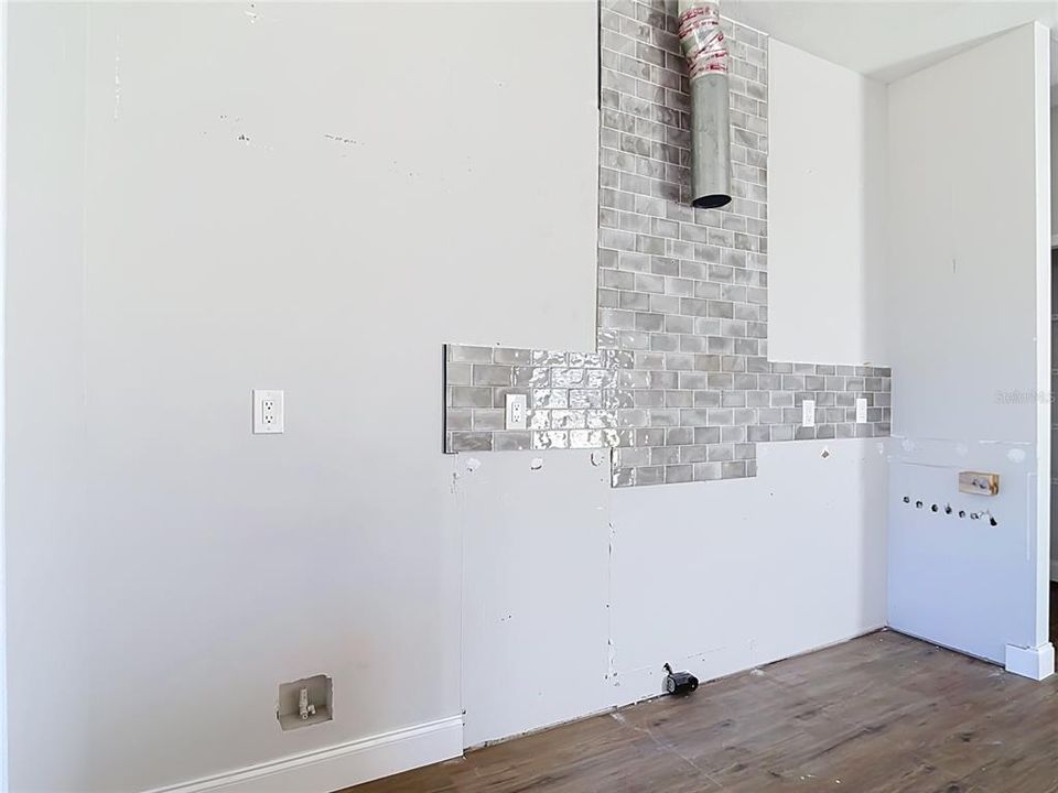 На продажу: $236,900 (4 спален, 2 ванн, 1636 Квадратных фут)