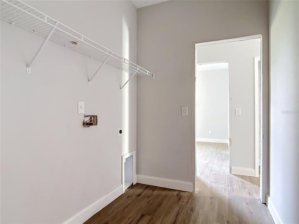 На продажу: $236,900 (4 спален, 2 ванн, 1636 Квадратных фут)