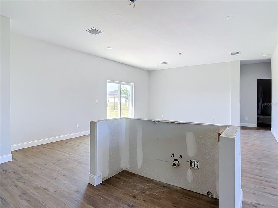 На продажу: $236,900 (4 спален, 2 ванн, 1636 Квадратных фут)