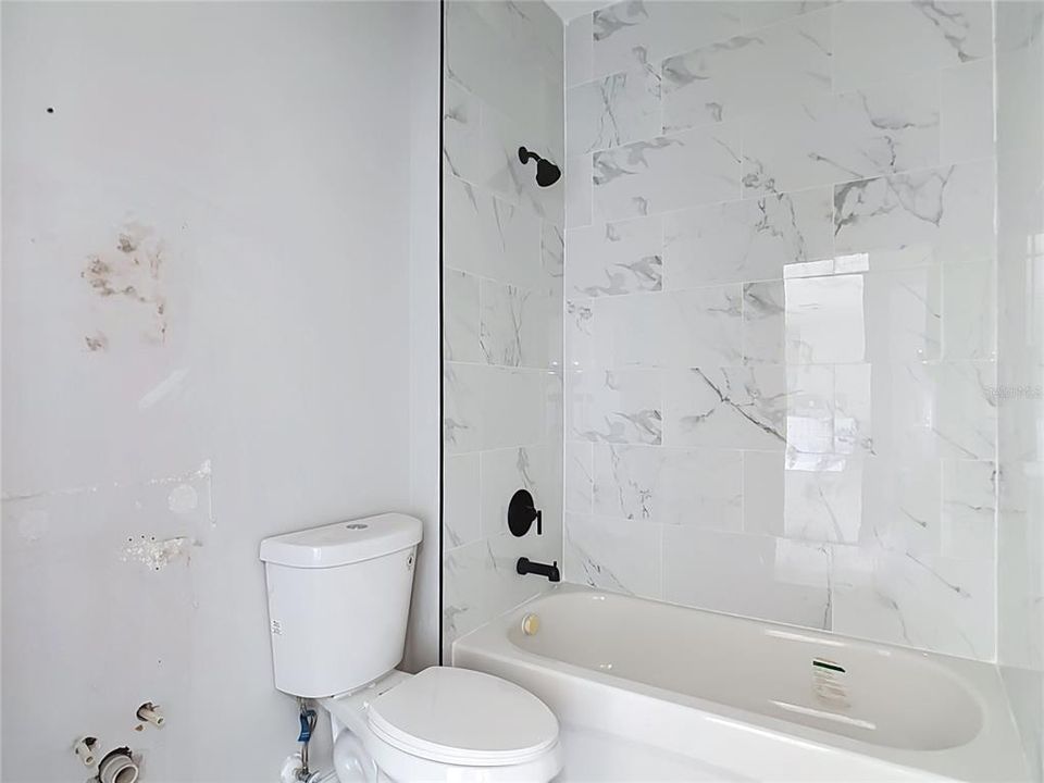 На продажу: $236,900 (4 спален, 2 ванн, 1636 Квадратных фут)