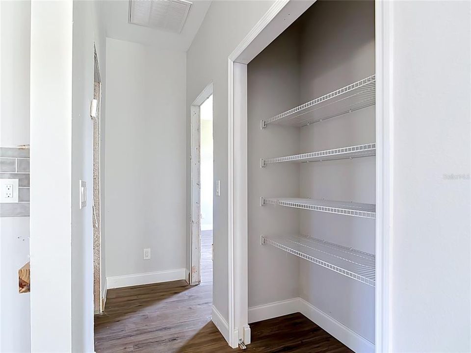 На продажу: $236,900 (4 спален, 2 ванн, 1636 Квадратных фут)