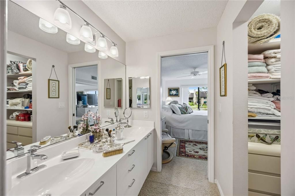 В аренду: $3,800 (2 спален, 2 ванн, 1232 Квадратных фут)