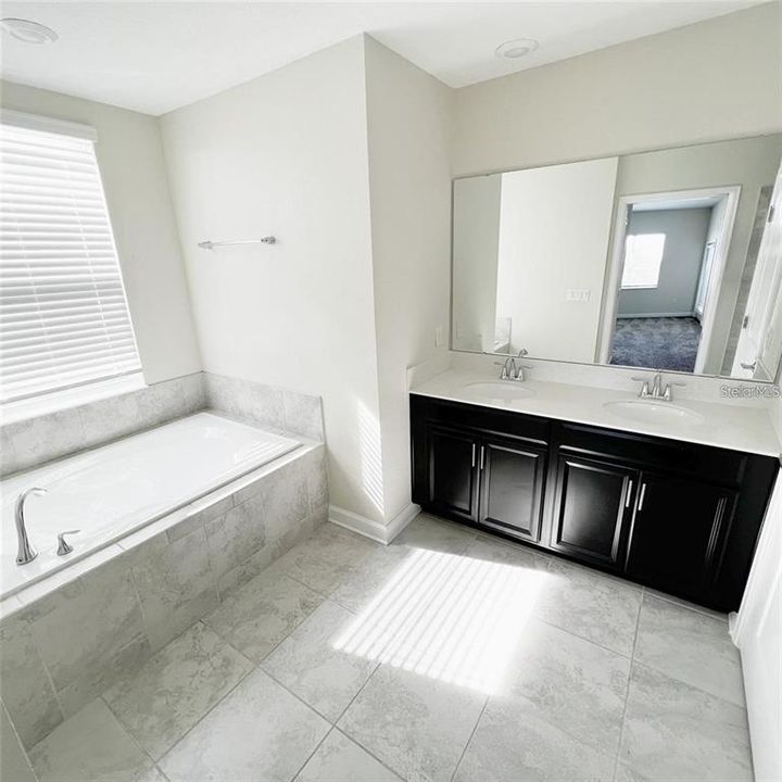 En Venta: $285,000 (2 camas, 2 baños, 1388 Pies cuadrados)