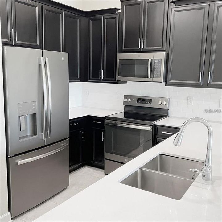 En Venta: $285,000 (2 camas, 2 baños, 1388 Pies cuadrados)