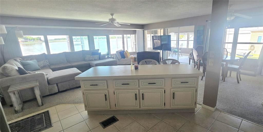 For Sale: $379,900 (2 beds, 2 baths, 1296 Square Feet)