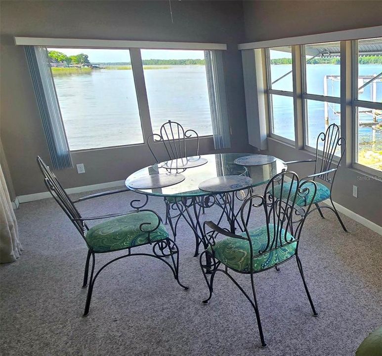 For Sale: $379,900 (2 beds, 2 baths, 1296 Square Feet)