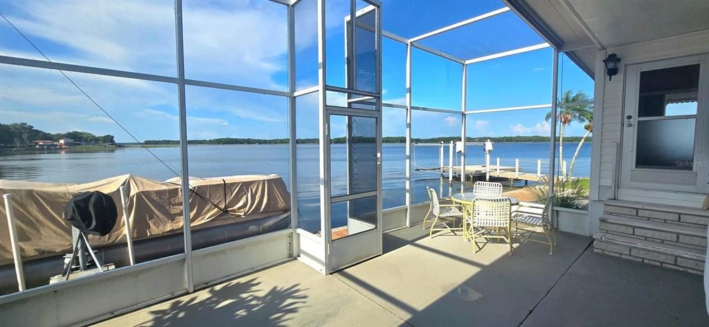 For Sale: $379,900 (2 beds, 2 baths, 1296 Square Feet)