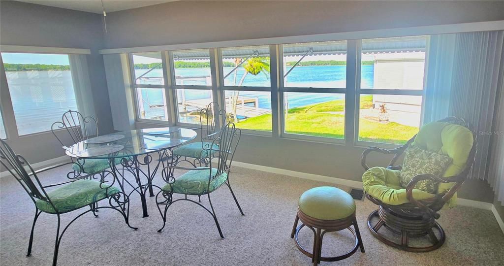 For Sale: $379,900 (2 beds, 2 baths, 1296 Square Feet)