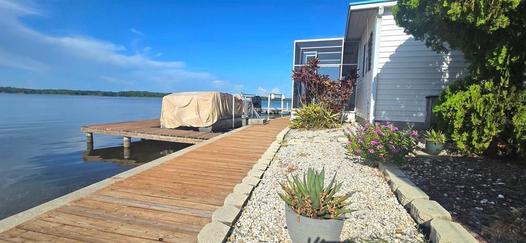 For Sale: $379,900 (2 beds, 2 baths, 1296 Square Feet)