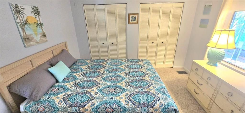 For Sale: $379,900 (2 beds, 2 baths, 1296 Square Feet)