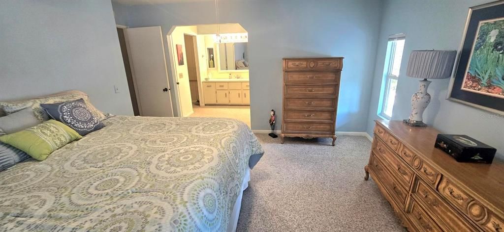 For Sale: $379,900 (2 beds, 2 baths, 1296 Square Feet)