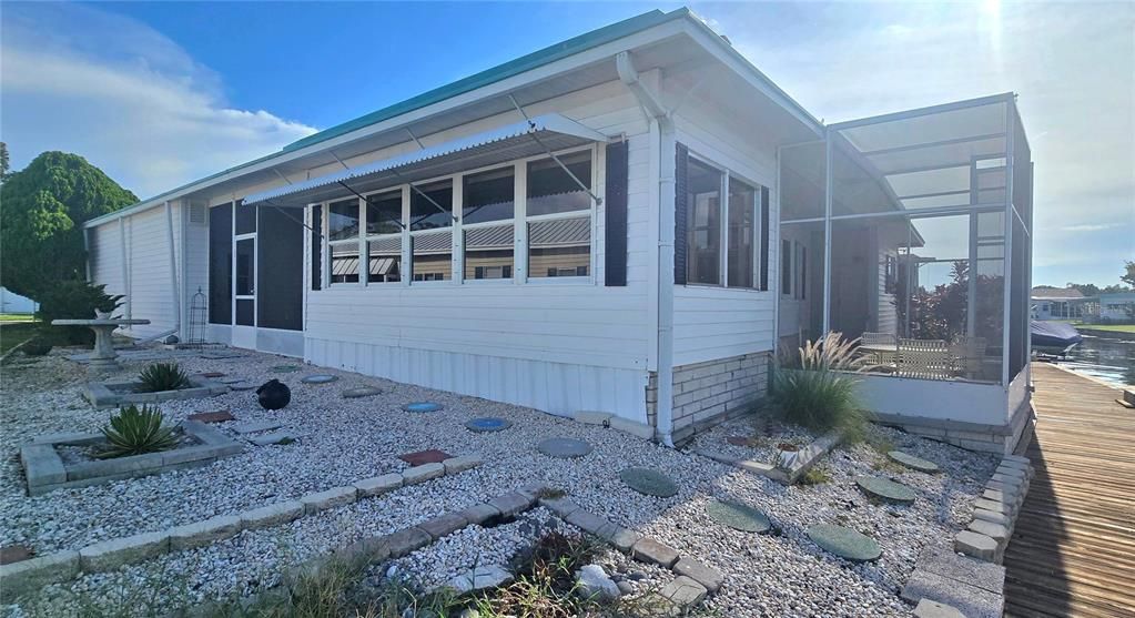 For Sale: $379,900 (2 beds, 2 baths, 1296 Square Feet)