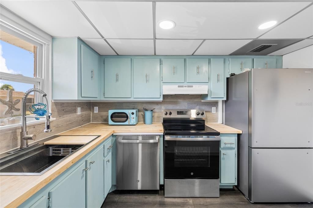 For Sale: $135,000 (2 beds, 1 baths, 925 Square Feet)