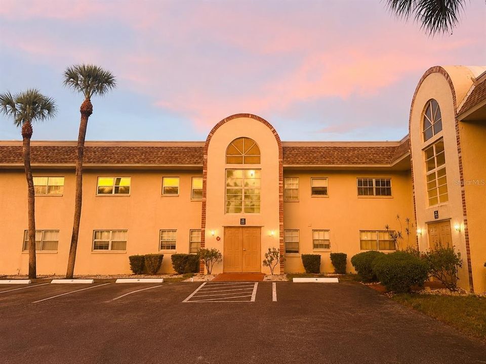 For Sale: $135,000 (2 beds, 1 baths, 925 Square Feet)
