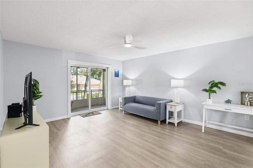 For Sale: $135,000 (2 beds, 1 baths, 925 Square Feet)