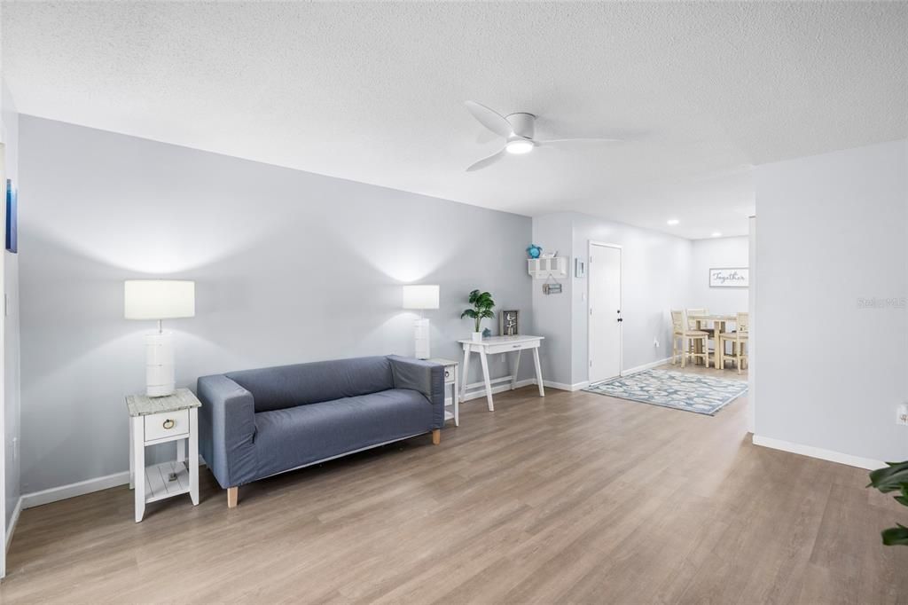 For Sale: $135,000 (2 beds, 1 baths, 925 Square Feet)