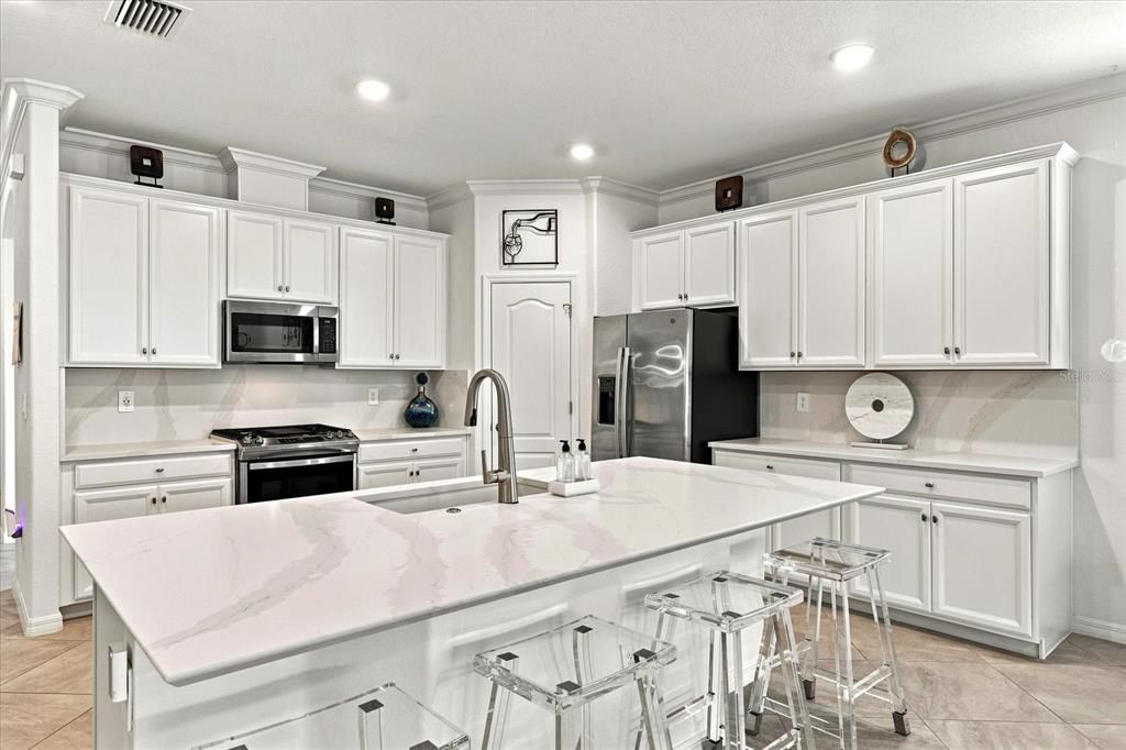 For Rent: $3,500 (2 beds, 2 baths, 1965 Square Feet)