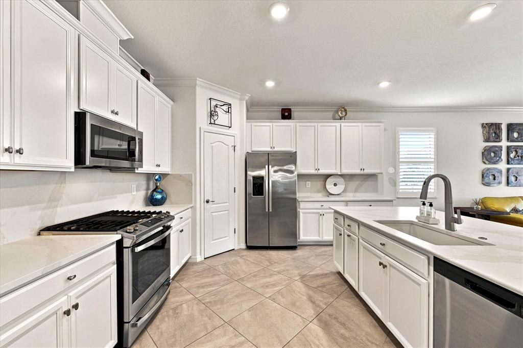 For Rent: $3,500 (2 beds, 2 baths, 1965 Square Feet)