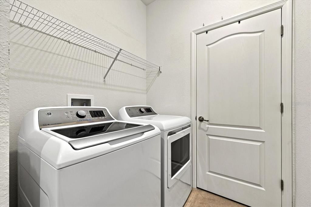 For Rent: $3,500 (2 beds, 2 baths, 1965 Square Feet)