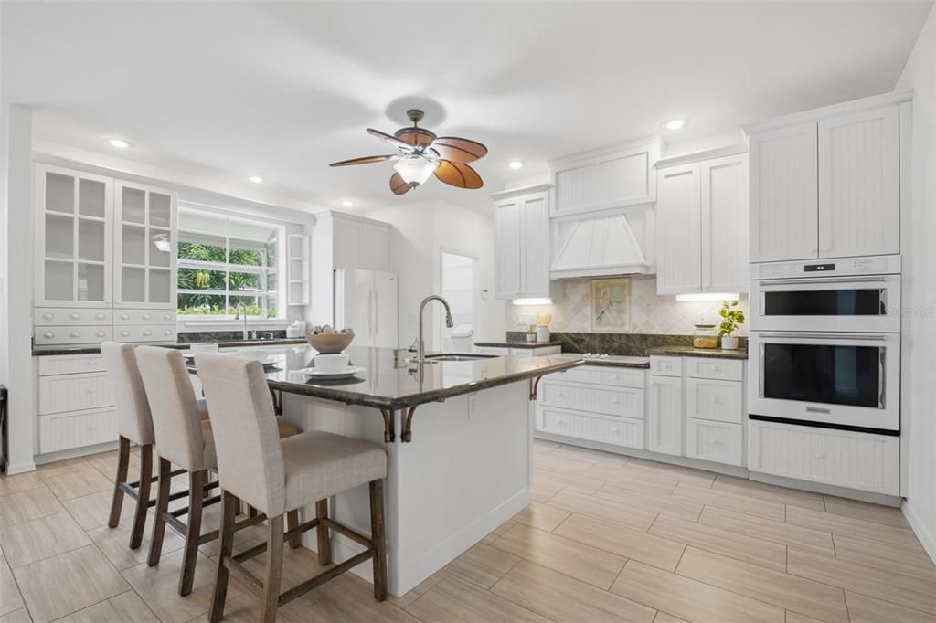 For Sale: $925,000 (3 beds, 3 baths, 2648 Square Feet)