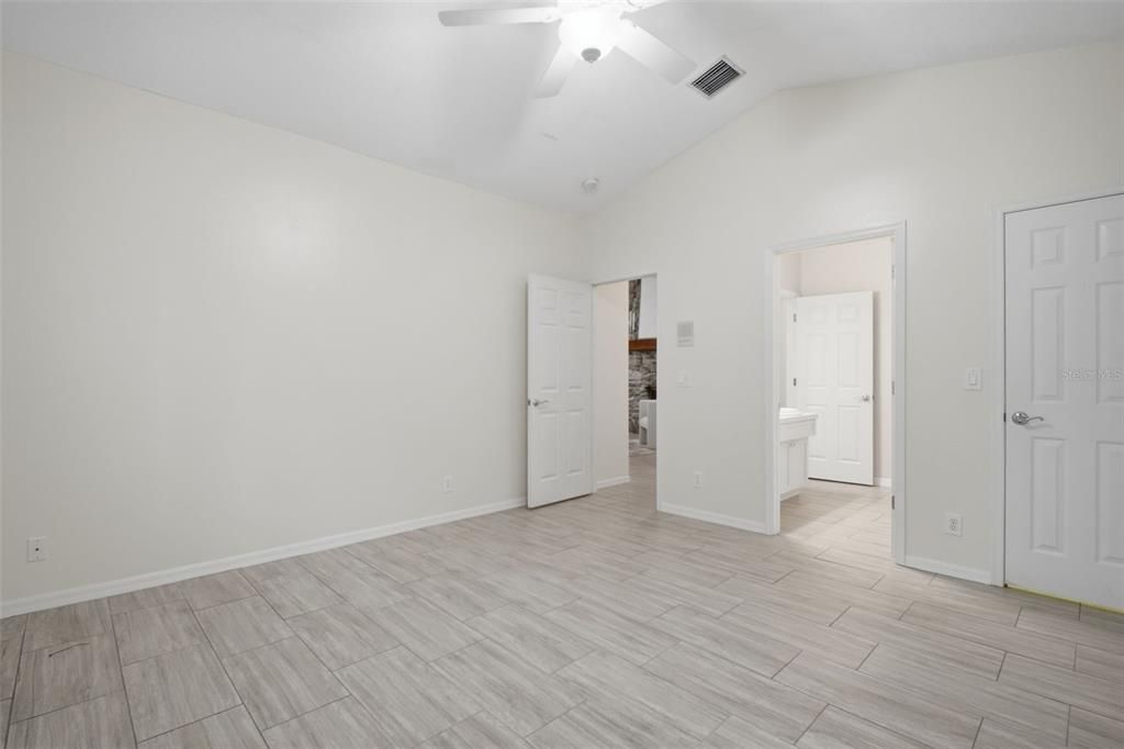 For Sale: $925,000 (3 beds, 3 baths, 2648 Square Feet)