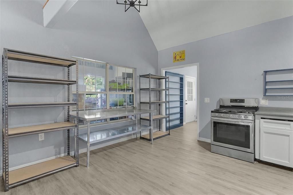 На продажу: $599,999 (3 спален, 2 ванн, 1360 Квадратных фут)
