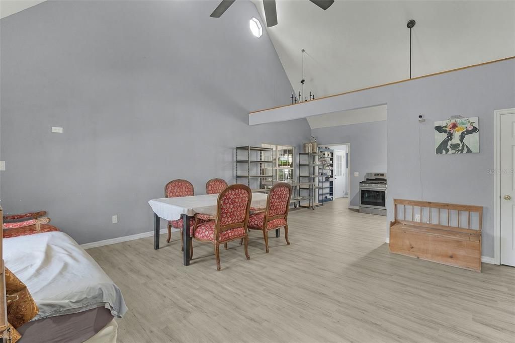 На продажу: $599,999 (3 спален, 2 ванн, 1360 Квадратных фут)