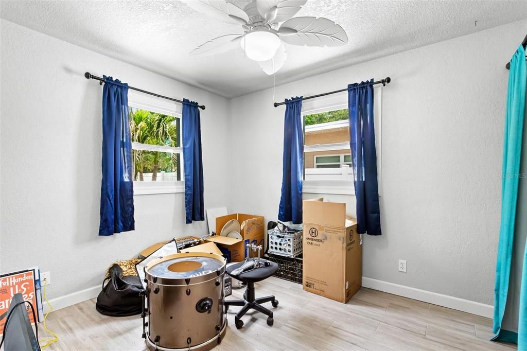 В аренду: $3,800 (4 спален, 2 ванн, 1788 Квадратных фут)