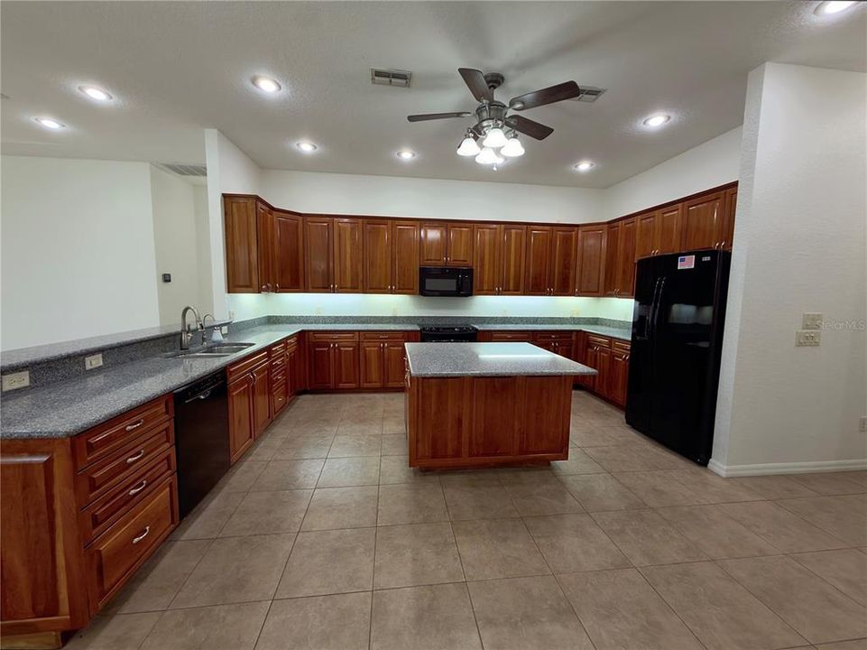For Sale: $1,600,000 (5 beds, 3 baths, 3596 Square Feet)
