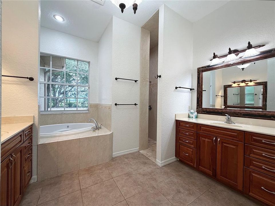 For Sale: $1,600,000 (5 beds, 3 baths, 3596 Square Feet)