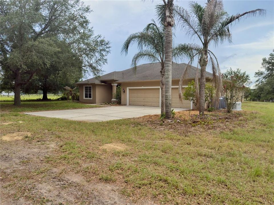 For Sale: $1,600,000 (5 beds, 3 baths, 3596 Square Feet)