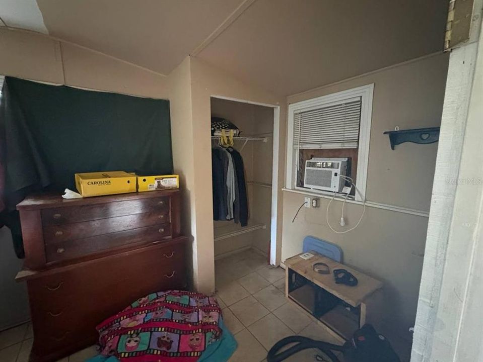 На продажу: $131,000 (2 спален, 1 ванн, 496 Квадратных фут)
