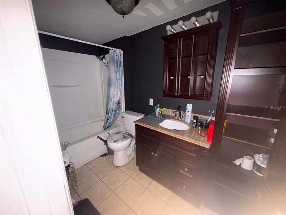 На продажу: $131,000 (2 спален, 1 ванн, 496 Квадратных фут)