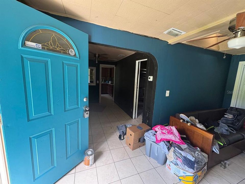 На продажу: $131,000 (2 спален, 1 ванн, 496 Квадратных фут)