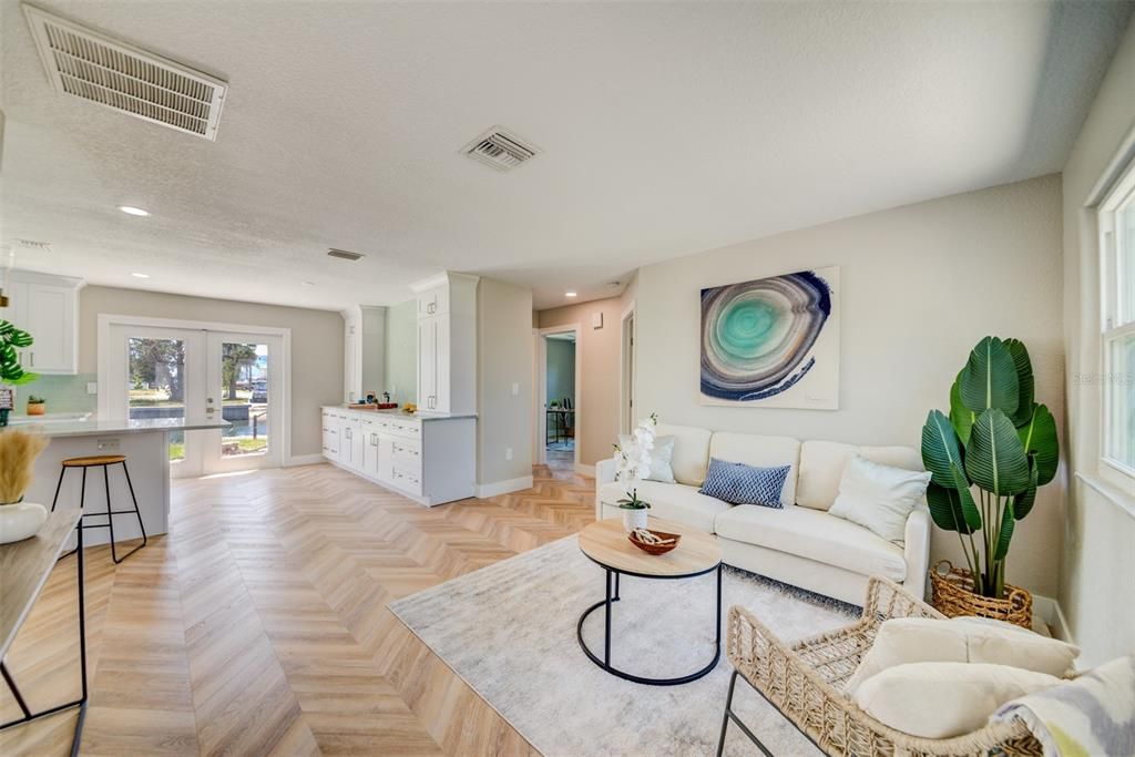 En Venta: $349,000 (2 camas, 2 baños, 875 Pies cuadrados)