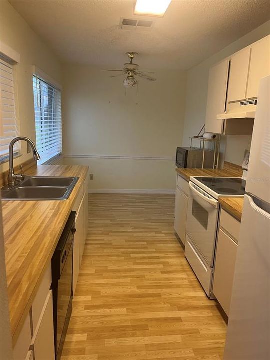 En Venta: $134,888 (2 camas, 2 baños, 1104 Pies cuadrados)