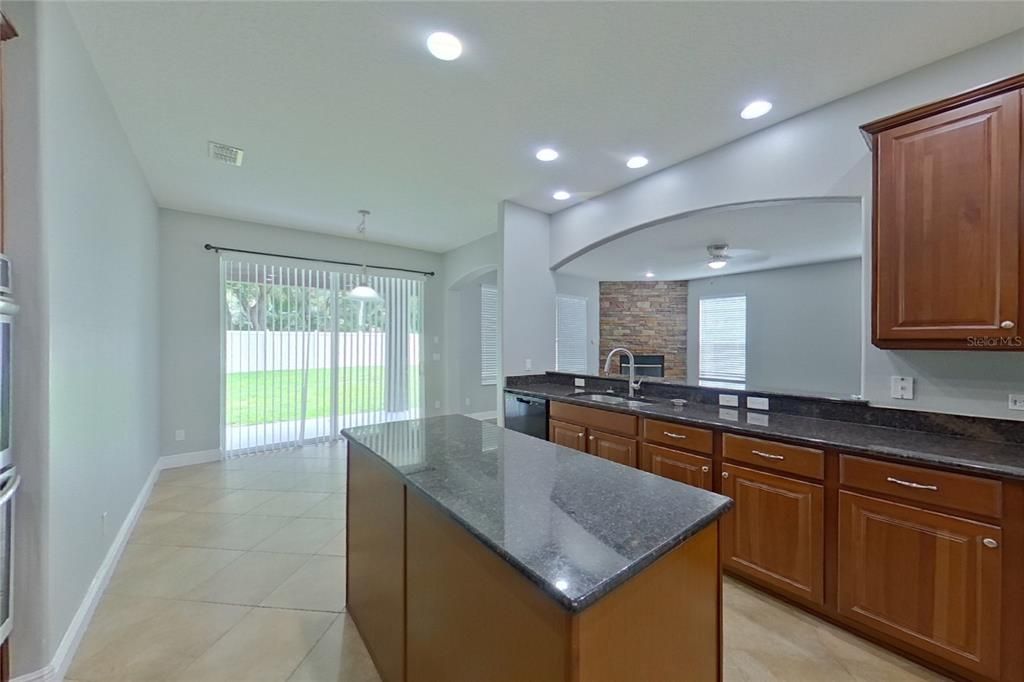 На продажу: $589,900 (6 спален, 4 ванн, 3997 Квадратных фут)