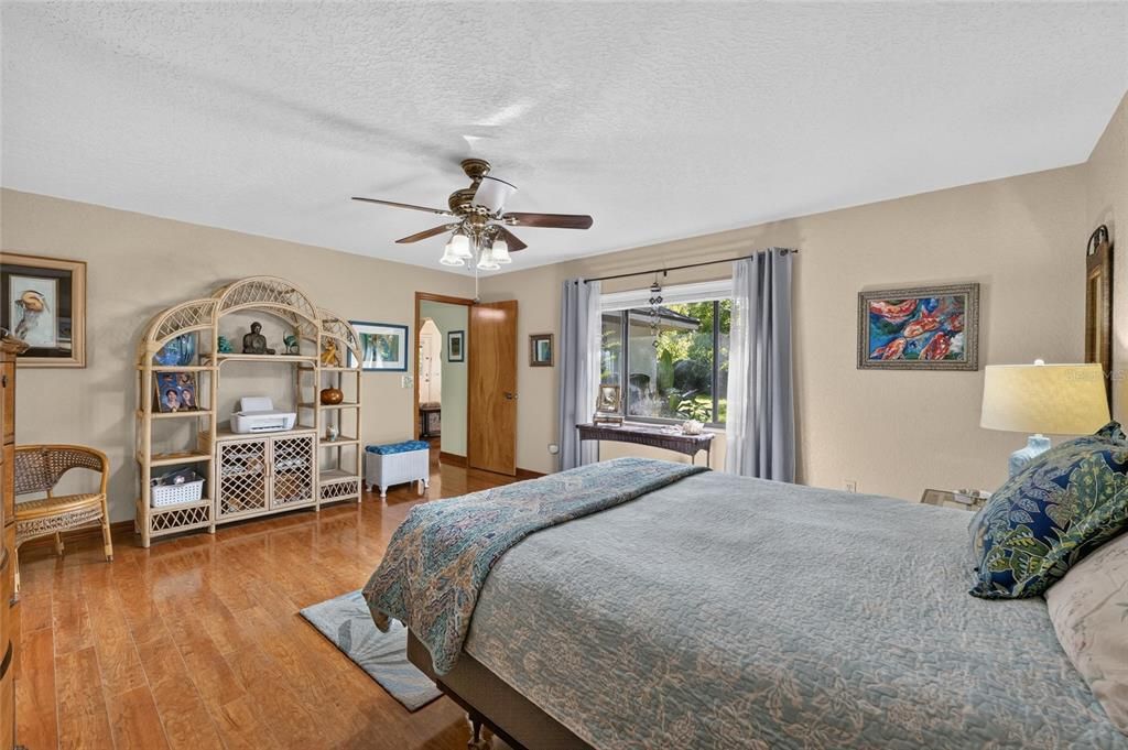 Activo con contrato: $295,000 (3 camas, 2 baños, 1710 Pies cuadrados)
