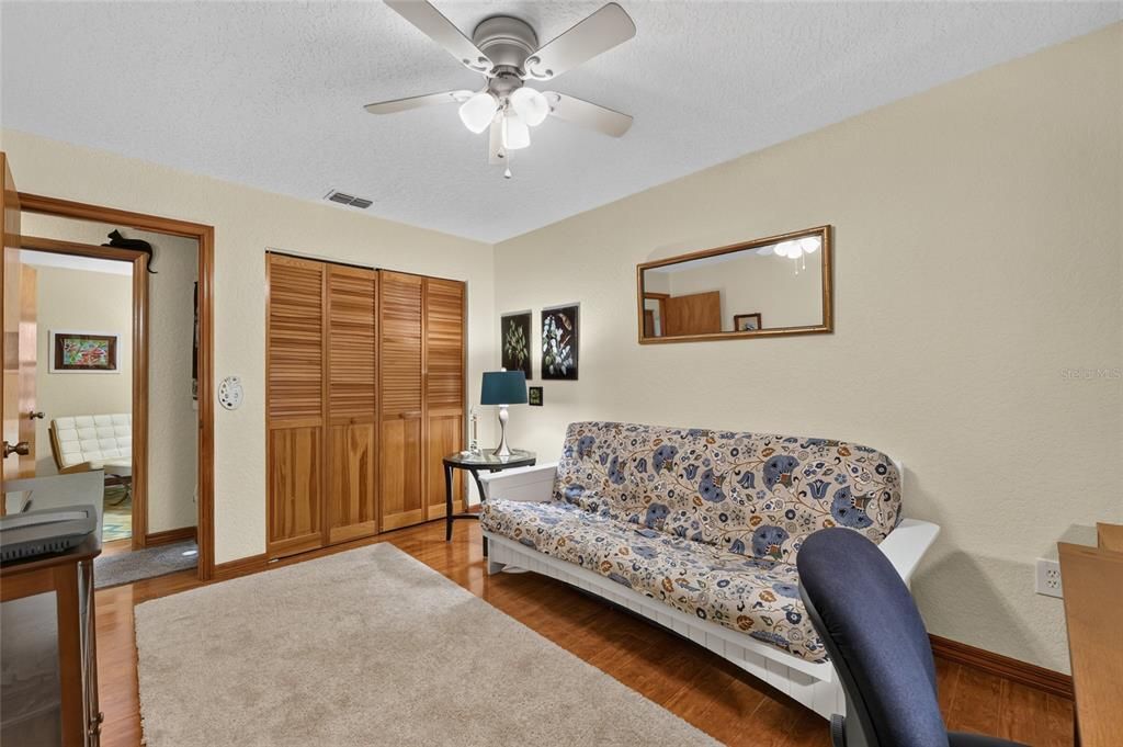 Activo con contrato: $295,000 (3 camas, 2 baños, 1710 Pies cuadrados)
