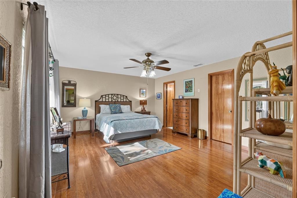 Activo con contrato: $295,000 (3 camas, 2 baños, 1710 Pies cuadrados)