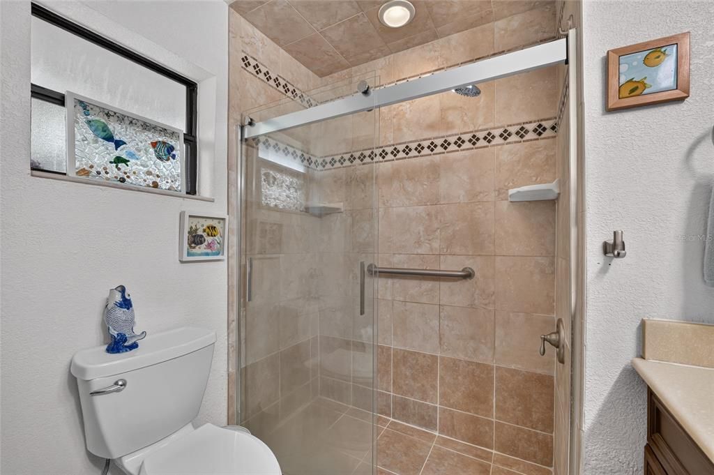 Activo con contrato: $295,000 (3 camas, 2 baños, 1710 Pies cuadrados)