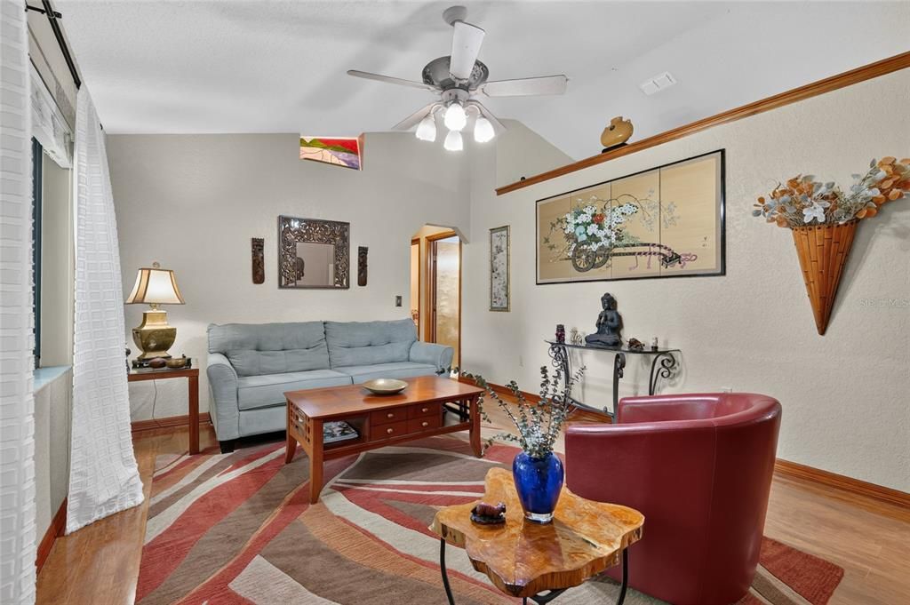 Activo con contrato: $295,000 (3 camas, 2 baños, 1710 Pies cuadrados)