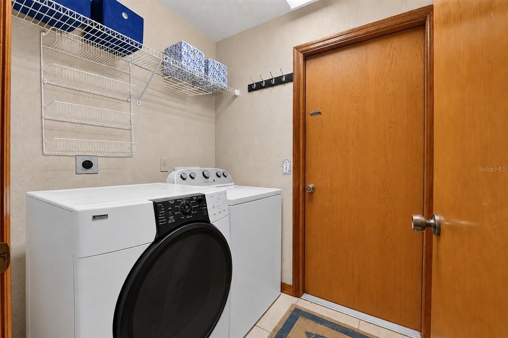 Activo con contrato: $295,000 (3 camas, 2 baños, 1710 Pies cuadrados)