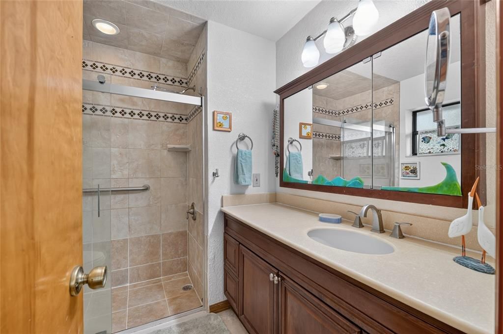 Activo con contrato: $295,000 (3 camas, 2 baños, 1710 Pies cuadrados)