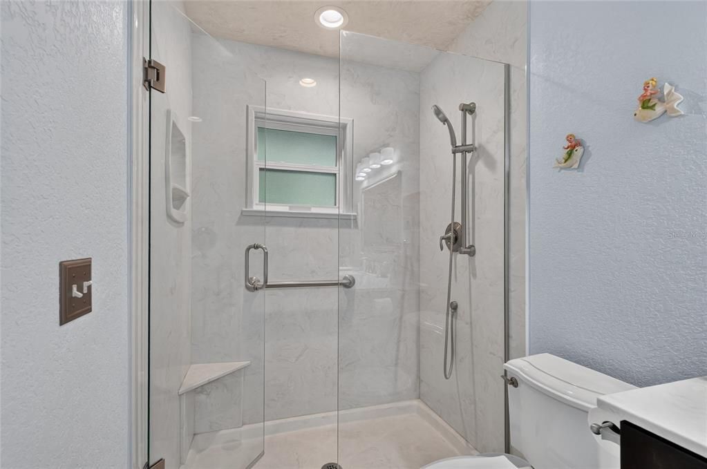 Activo con contrato: $295,000 (3 camas, 2 baños, 1710 Pies cuadrados)