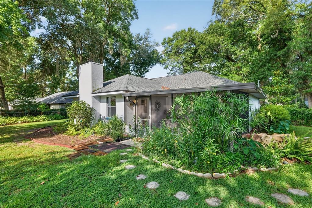 Activo con contrato: $295,000 (3 camas, 2 baños, 1710 Pies cuadrados)